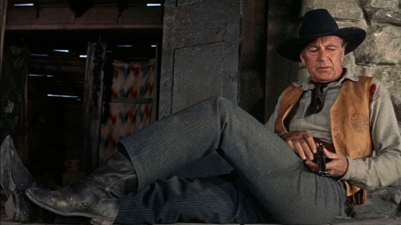 “Dove la terra scotta”: stasera in Tv il western con Gary Cooper Gary Cooper in "Dove la terra scotta" - Photo Credits: Rai Play