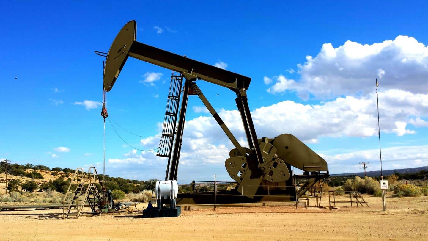 Petrolio, con il Covid il prezzo è sceso sotto i 75 dollari
