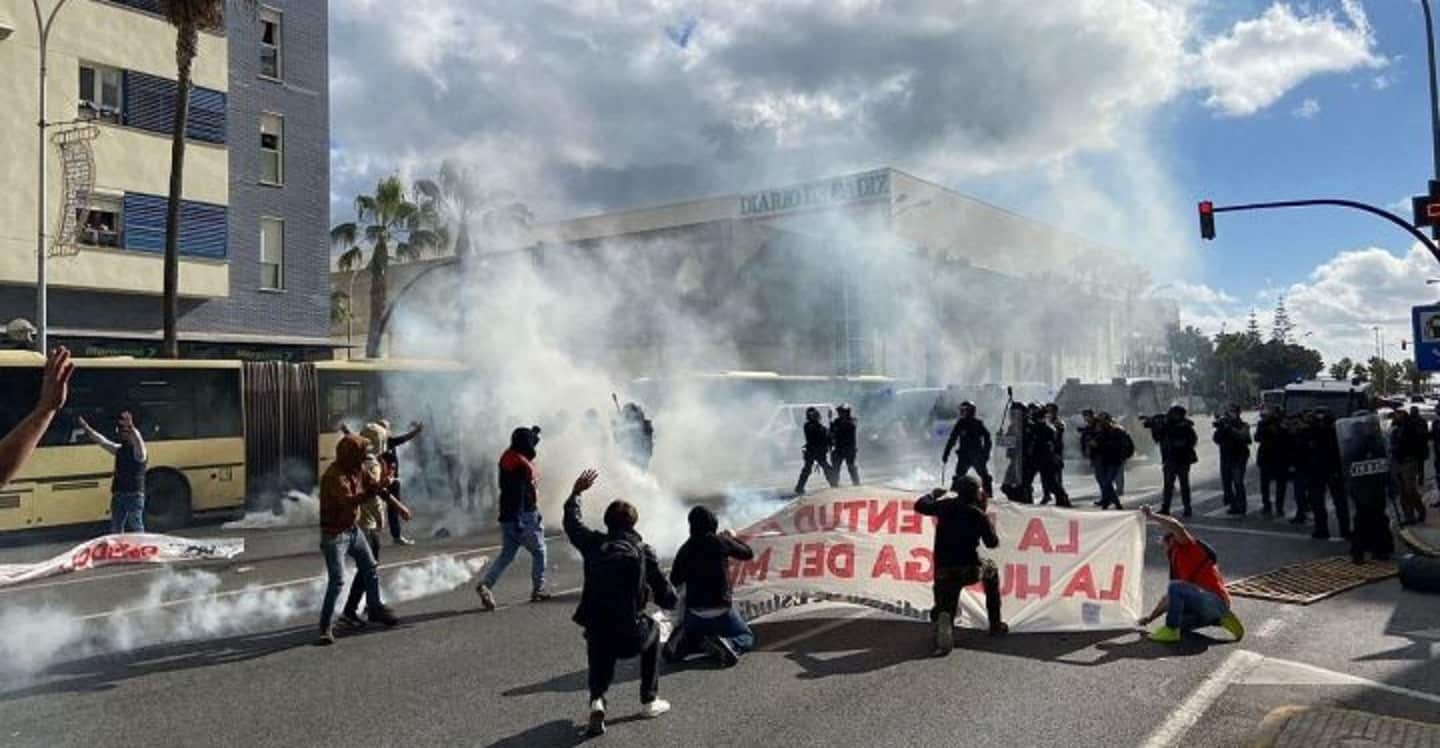 Spagna: proiettili della Polizia contro operai e studenti