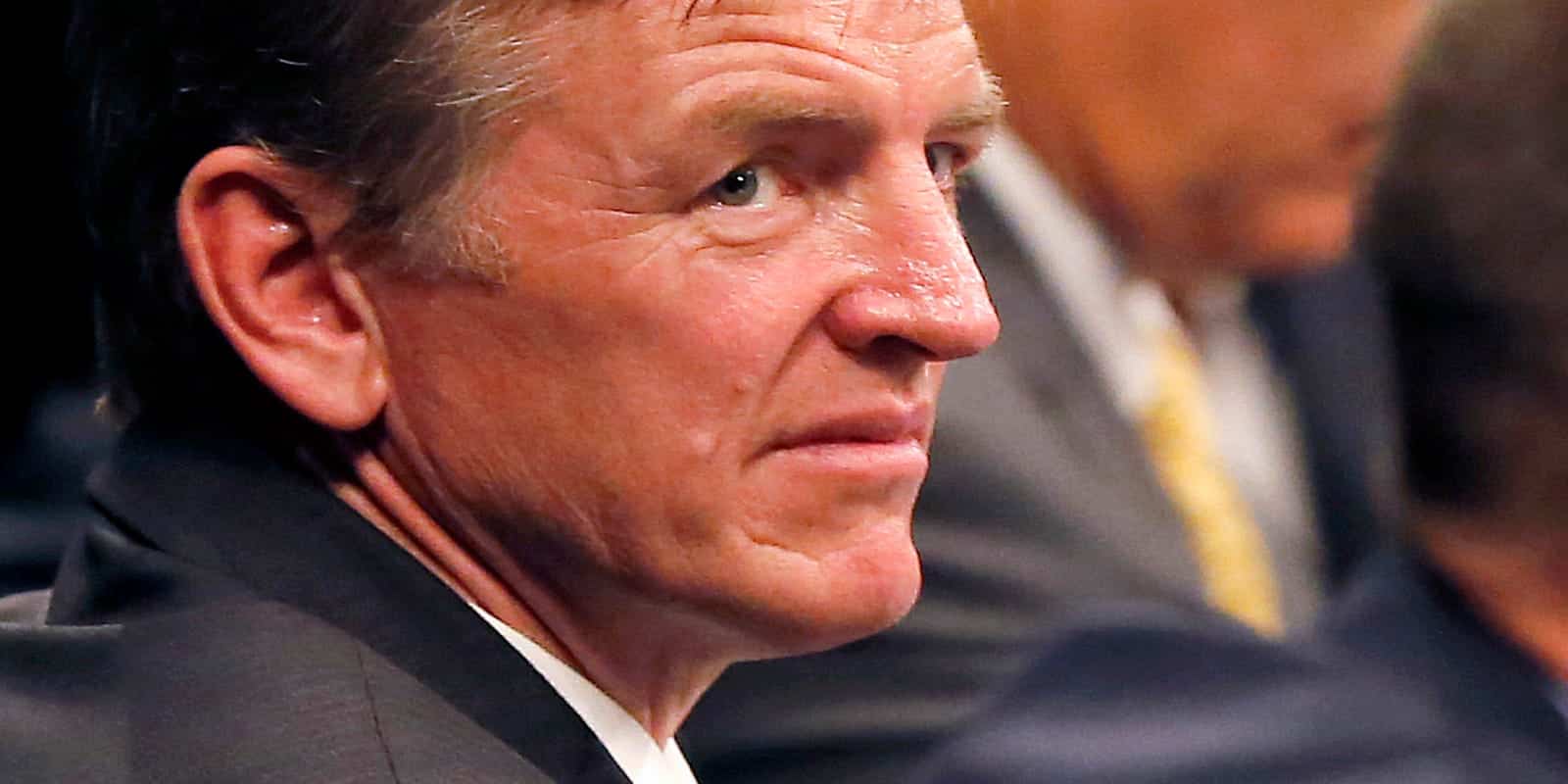 Paul Gosar posta sui social un video di Attacco dei giganti in cui uccide Ocasio-Cortez e Joe Biden