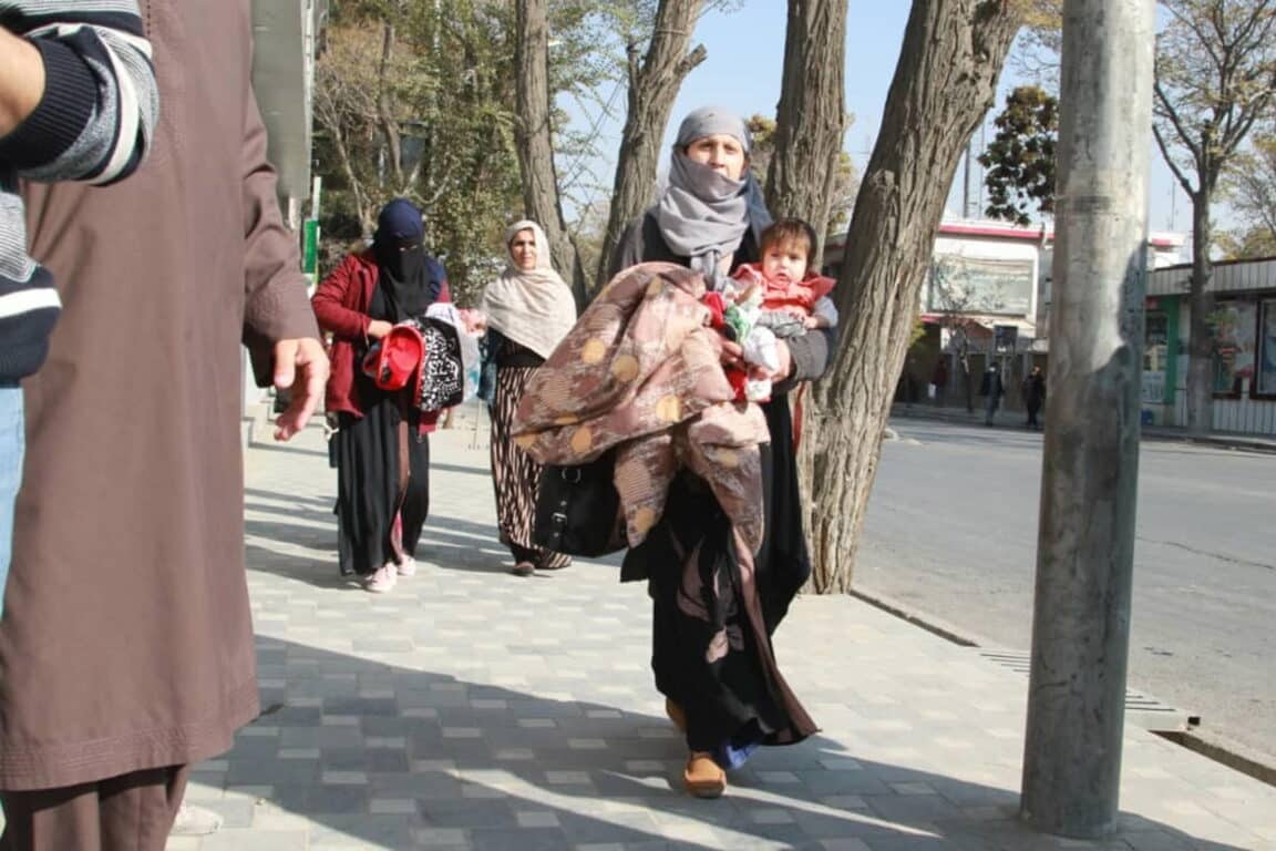 Attentato a Kabul, due esplosioni vicino l’ospedale militare: vittime e feriti