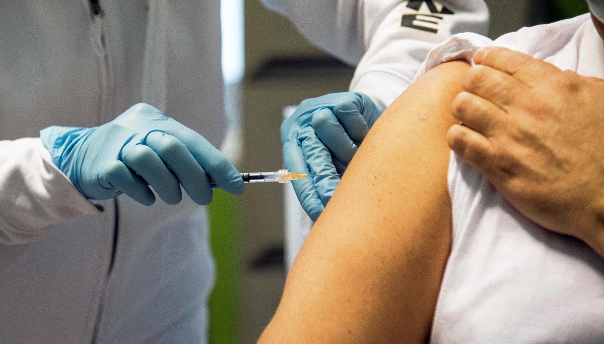 Incentivi per vaccinarsi: Svizzera, sesso orale a chi fa la prima dose