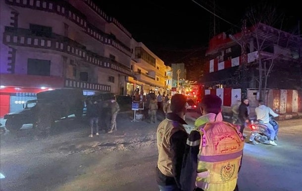 Esplosione in un campo profughi palestinese: è strage in Libano