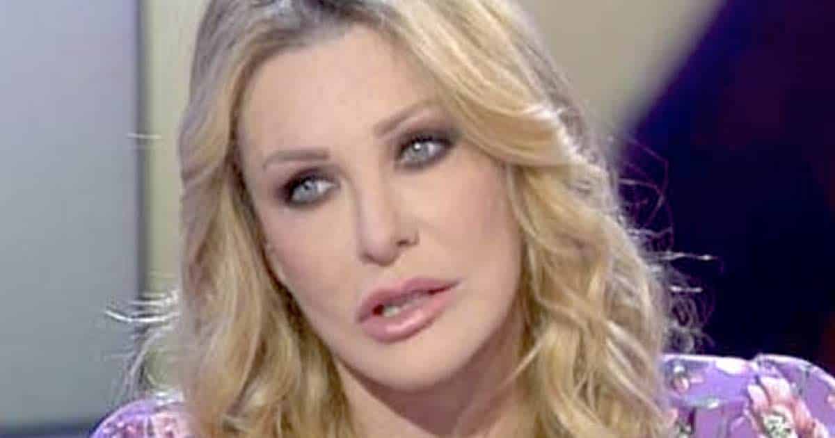 Paola Ferrari choc sulla madre: “Aveva problemi mentali, tentò di uccidermi”