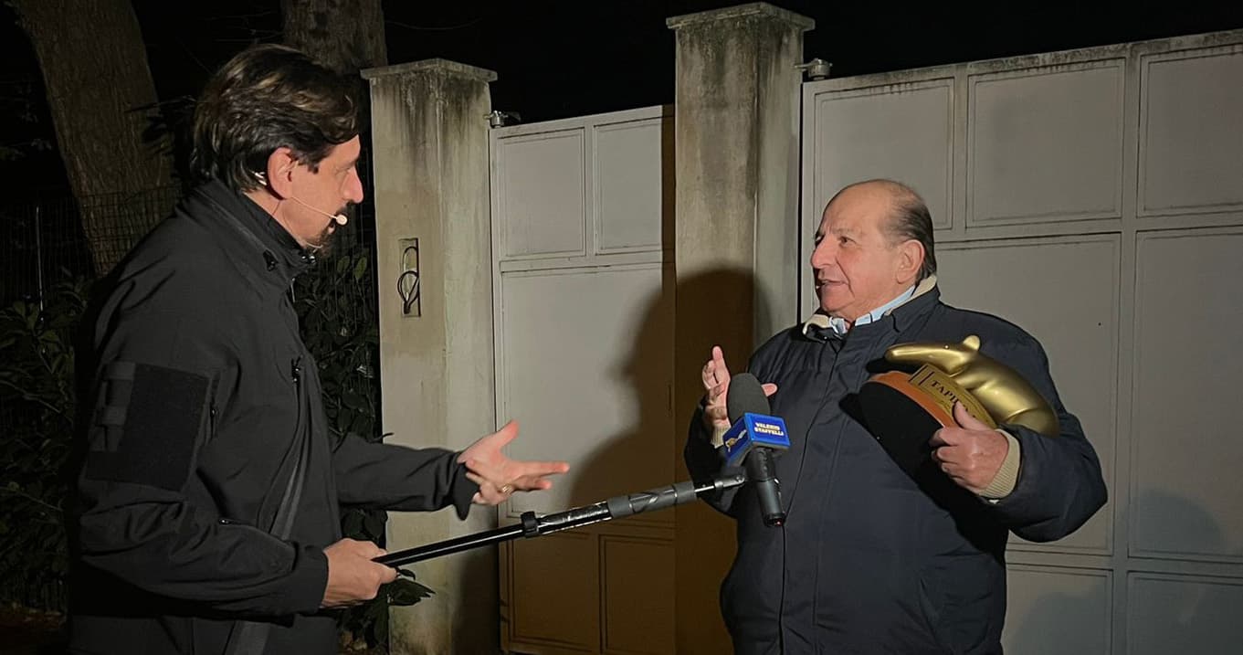 Giancarlo Magalli, stasera a “Striscia La Notizia” la consegna del Tapiro D’Oro Striscia, stasera Valerio Staffelli consegna un Tapiro a Giancarlo Magalli