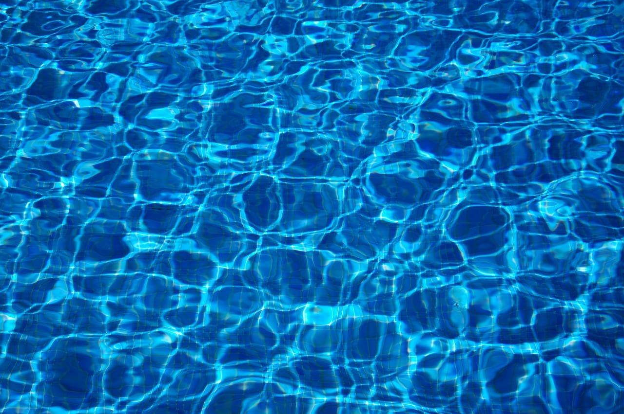 Piscina: ecco perché investire in una copertura telescopica piscina