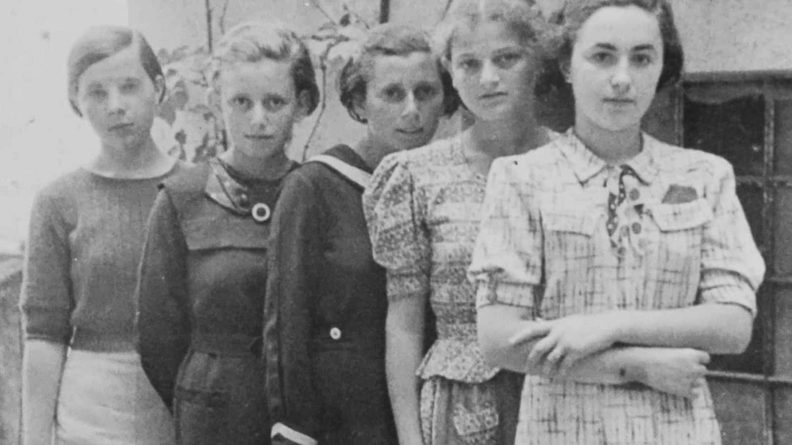 Questa è una donna: le mestruazioni mai discusse all’interno dei campi di concentramento
