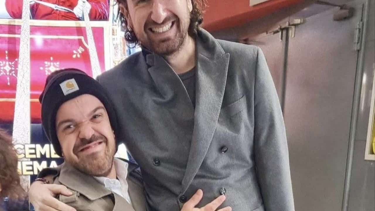 La storia di Gianluca Cofone: “Difficile abbattere stereotipo su chi è affetto da nanismo”