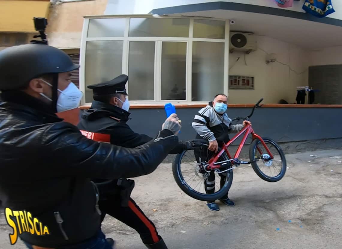 Brumotti aggredito dopo aver documentato un Droga Market H24: stasera a Striscia la Notizia Vittorio Brumotti Licola -Credits: Ufficio Stampa Striscia la Notizia