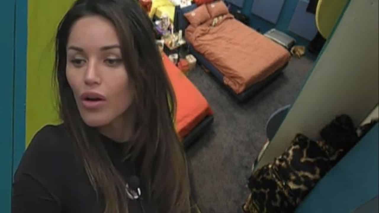 Scoppia il copione-gate al GFVIP: la verità su Delia Duran, secondo Manila Nazzaro non legge un copione