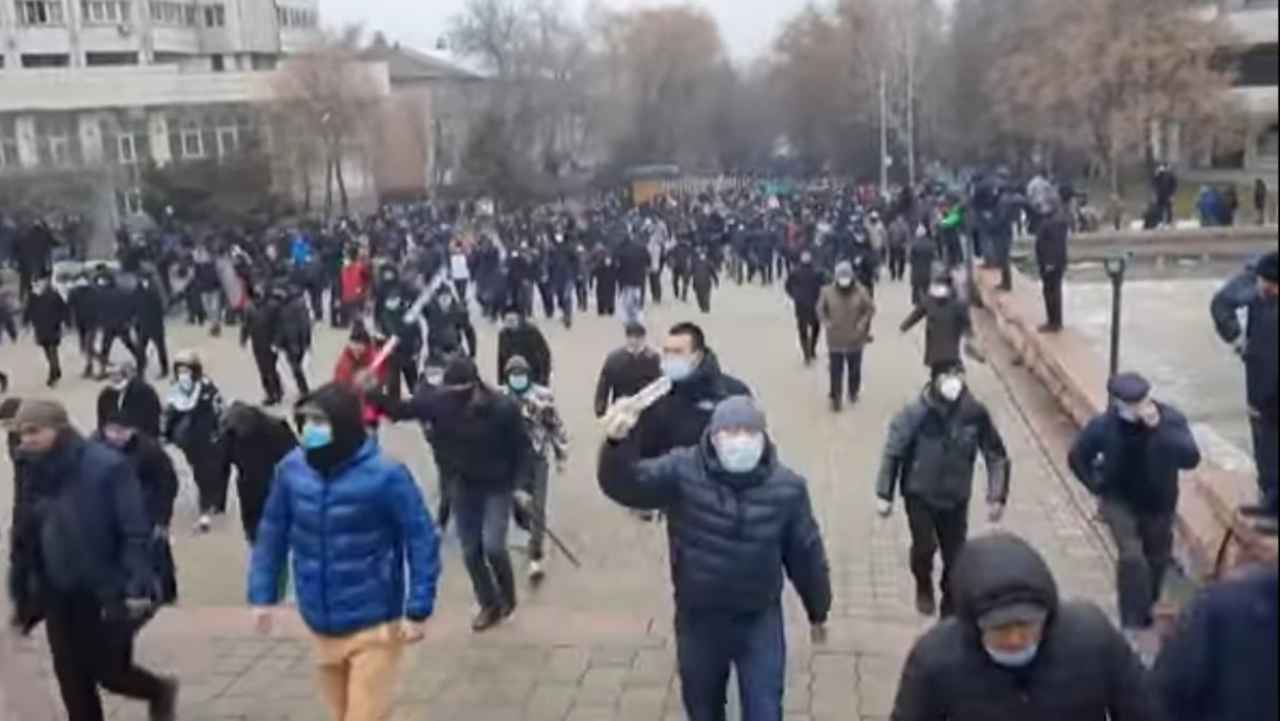 Kazakistan, 26 manifestanti uccisi dalle forze dell’ordine