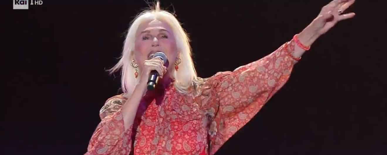 Loretta Goggi contro il body shaming: “Io sono tosta, ma penso ai più deboli”