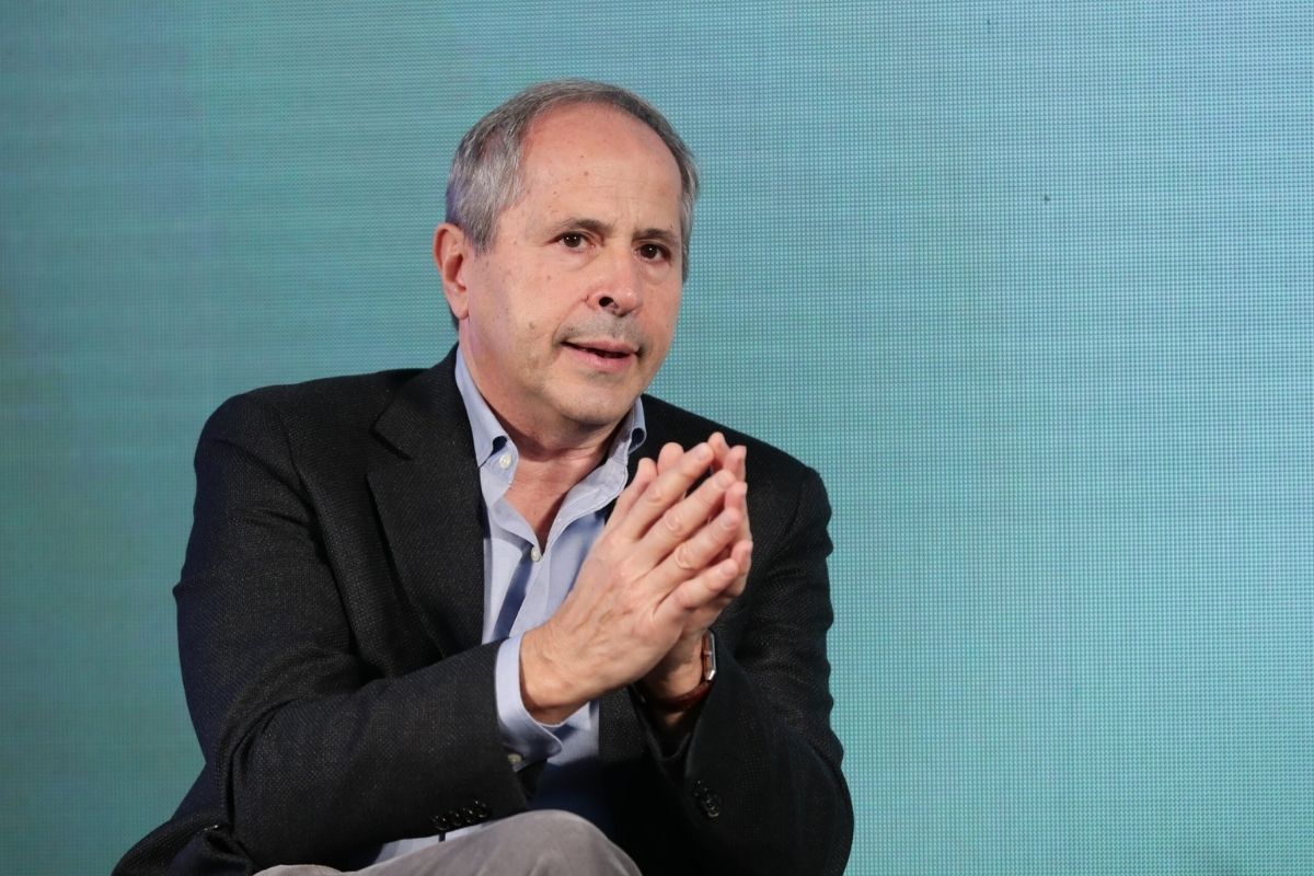 Quarta dose: per Andrea Crisanti ci sono problemi economici e fisici