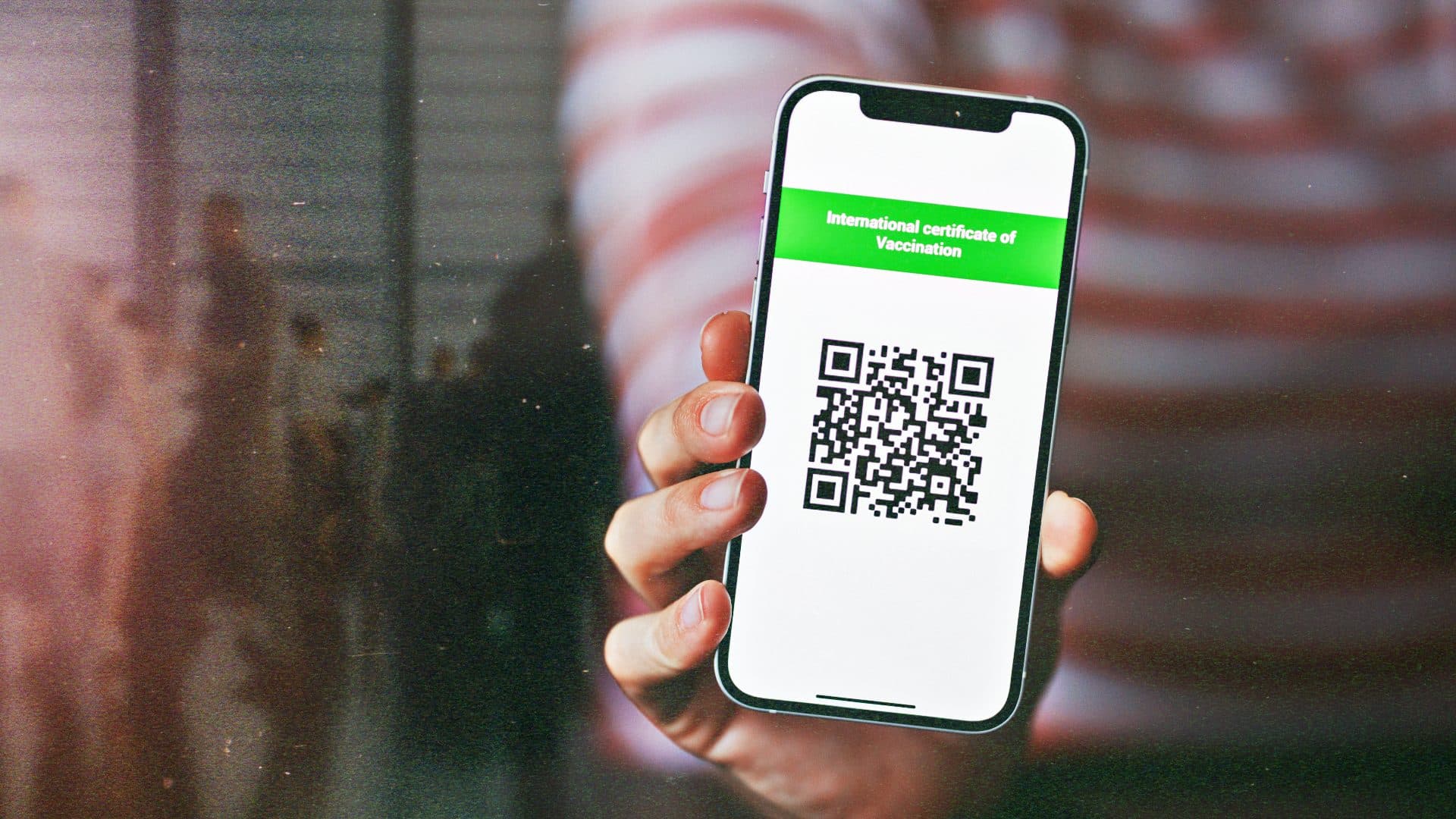 Dal 1 febbraio nuove regole, multe e Green Pass nei negozi Covid