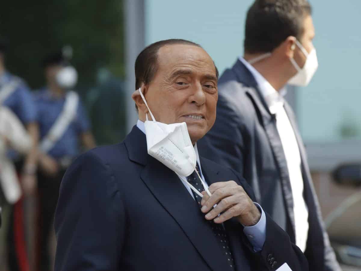 Berlusconi dai letti del San Raffaele continua a dare indicazioni politiche
