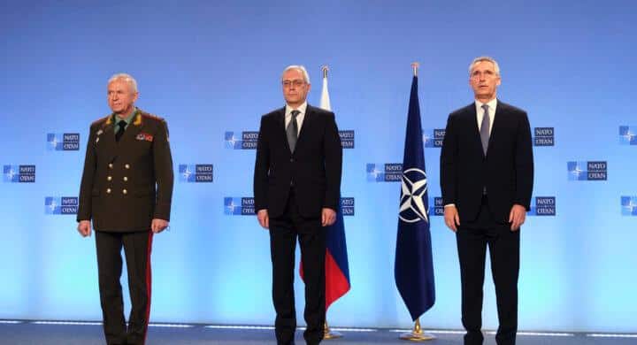 Per la Nato “il rischio di conflitto armato in Ucraina è reale” e continuano le divergenze con la Russia