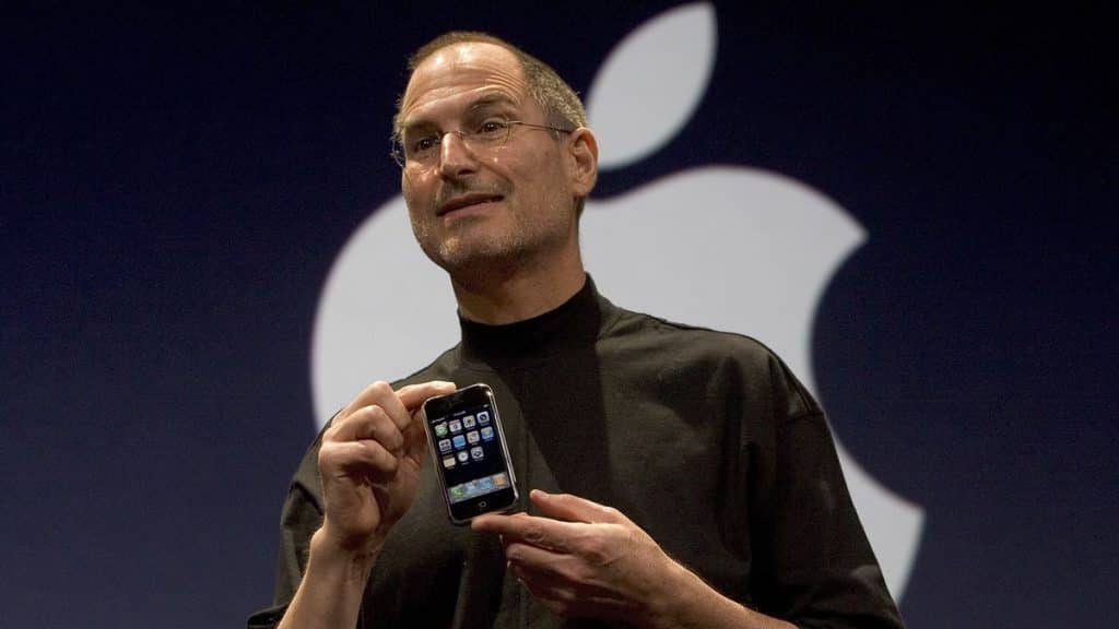 iPhone, il 9 Gennaio 2007 la rivoluzione di Steve Jobs iPhone 9 gennaio 2007_web