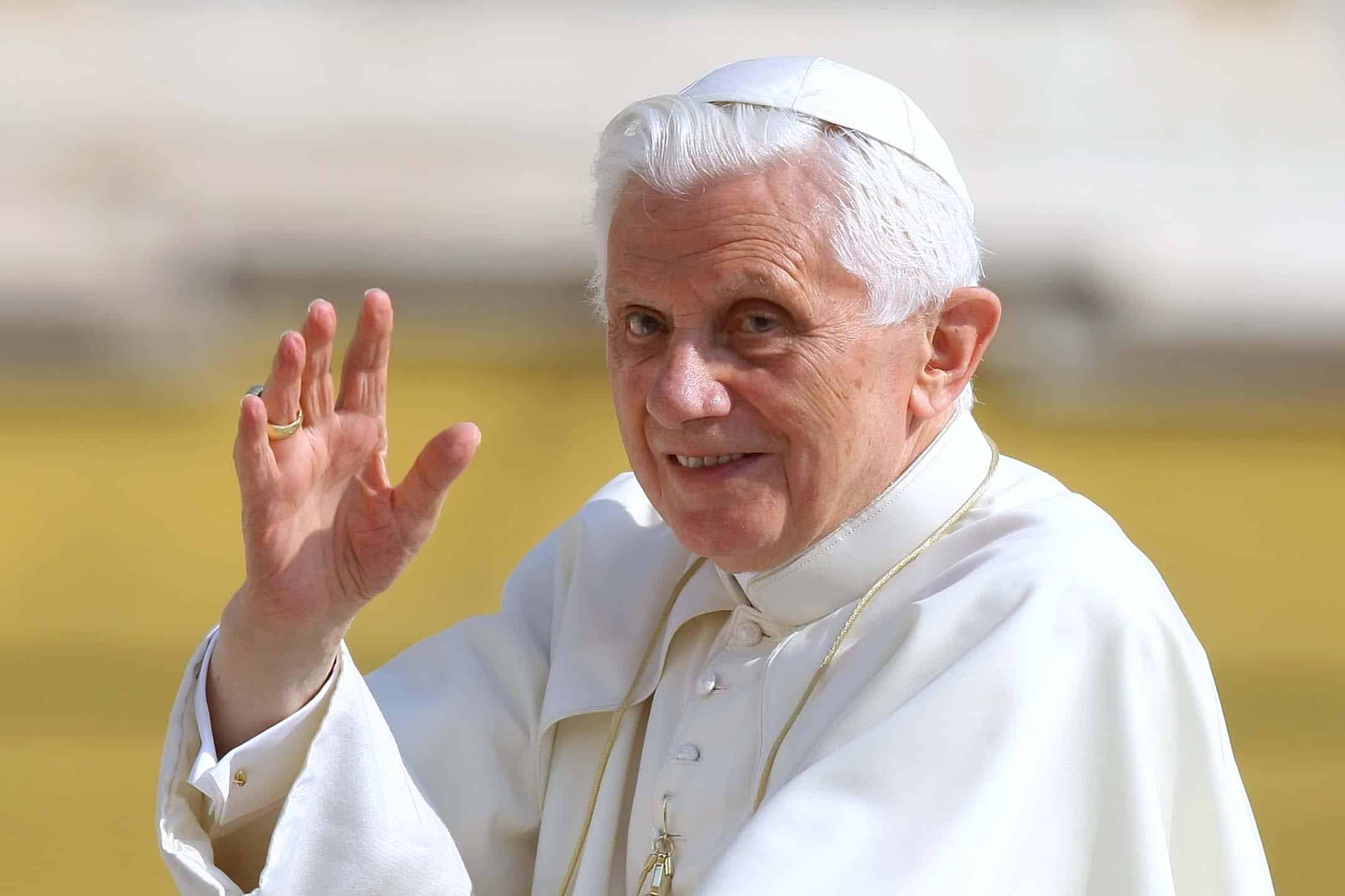 Benedetto XVI accusato di negligenza per 4 casi di abusi sui fedeli Benedetto XVI
