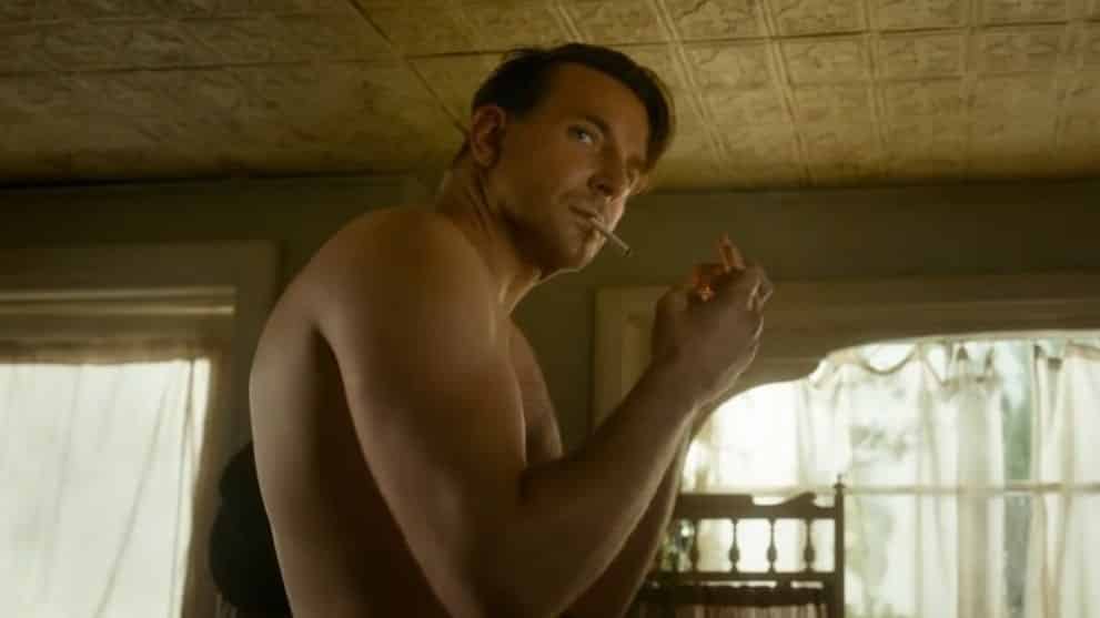 Il primo nudo frontale di Bradley Cooper fa scandalo nel nuovo film “La Fiera delle Illusioni”