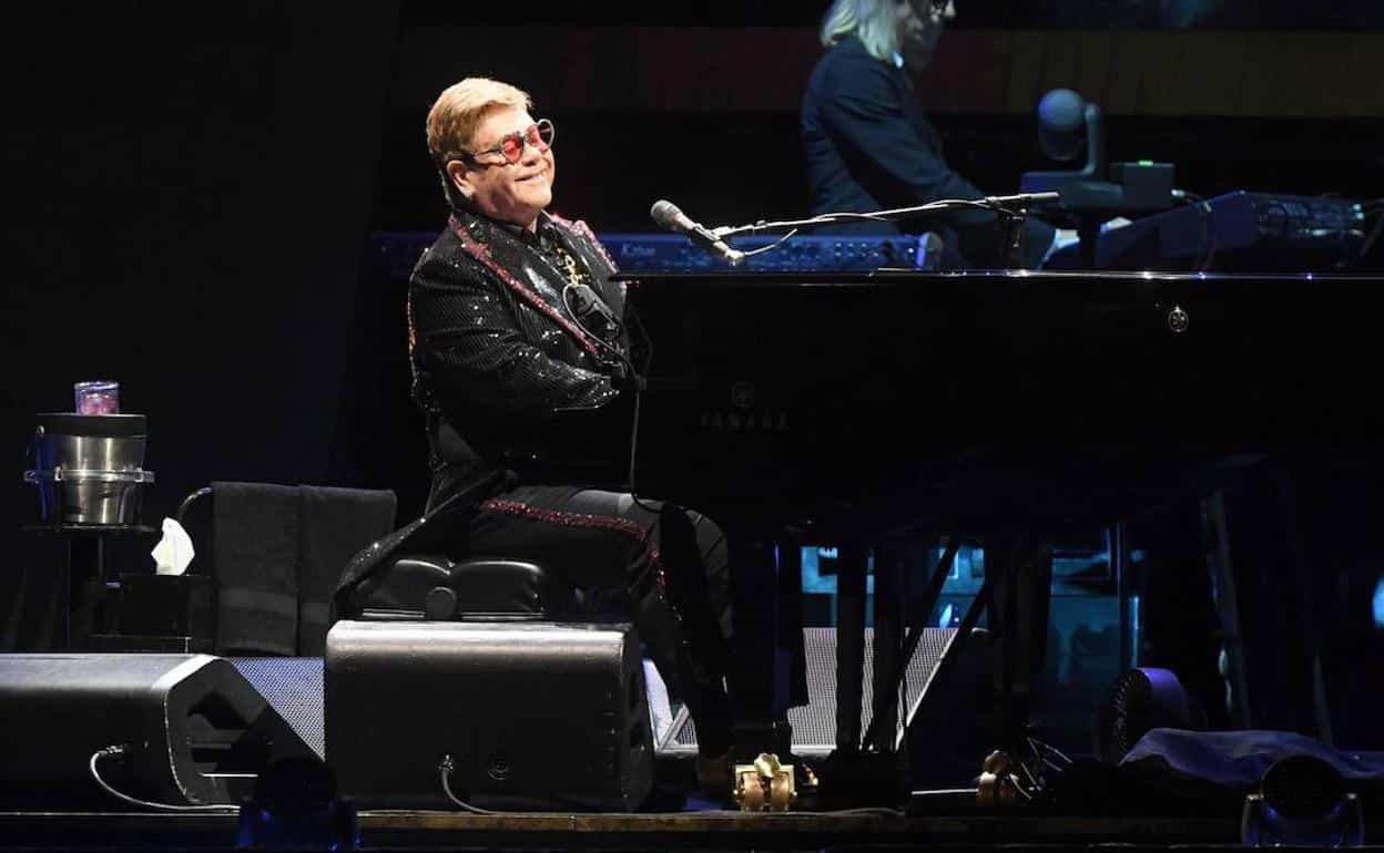 Elton John dopo due anni torna sul palco e si prepara al suo tour di addio