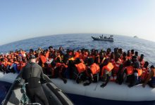 Migranti, maxi sbarco a Lampedusa: oltre 300 arrivati sull'isola
