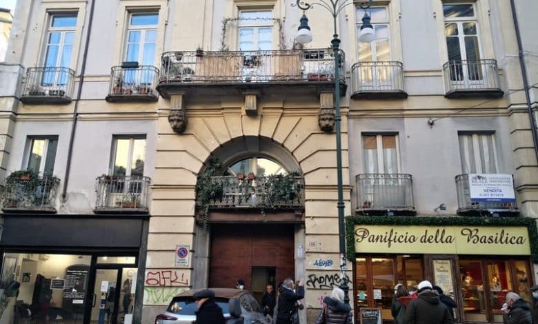 Morta la bambina precipitata dal quarto piano a Torino
