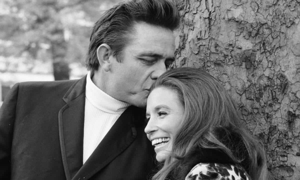 Johnny Cash: le mille resurrezioni della fenice in black Johnny Cash e June Carter