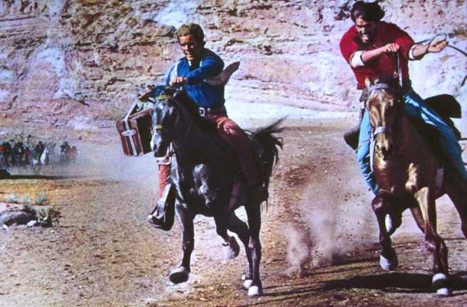 “Amico stammi lontano almeno un palmo” stasera in tv su Cine34 amico-stammi-lontano-film