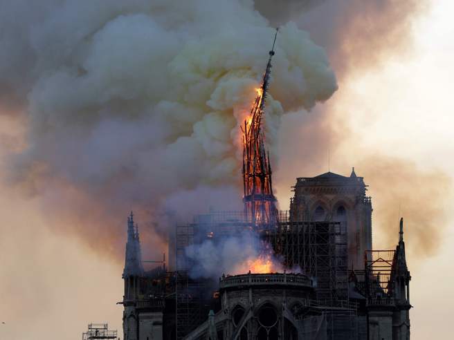 Notre-Dame on Fire, il nuovo film che racconta la terribile storia dell’incendio della cattedrale