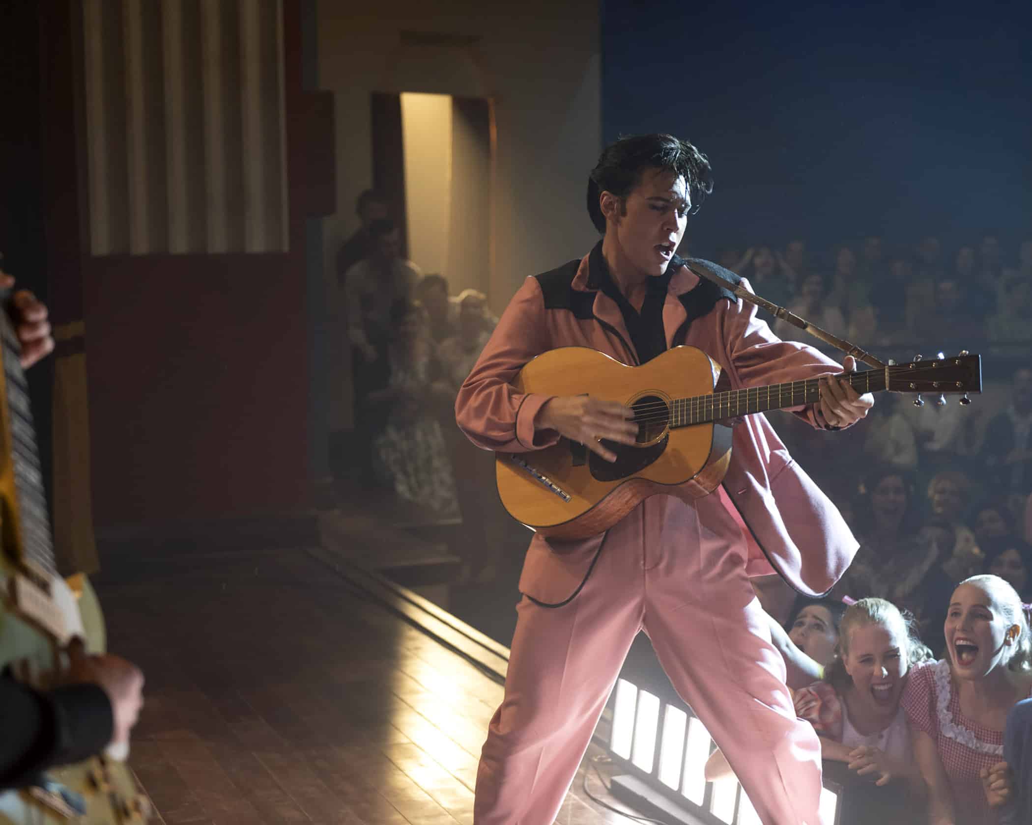 “Elvis”, il trailer del nuovo film di Baz Luhrmann con Austin Butler e Tom Hanks Elvis il trailer del nuovo film di Baz Luhrmann