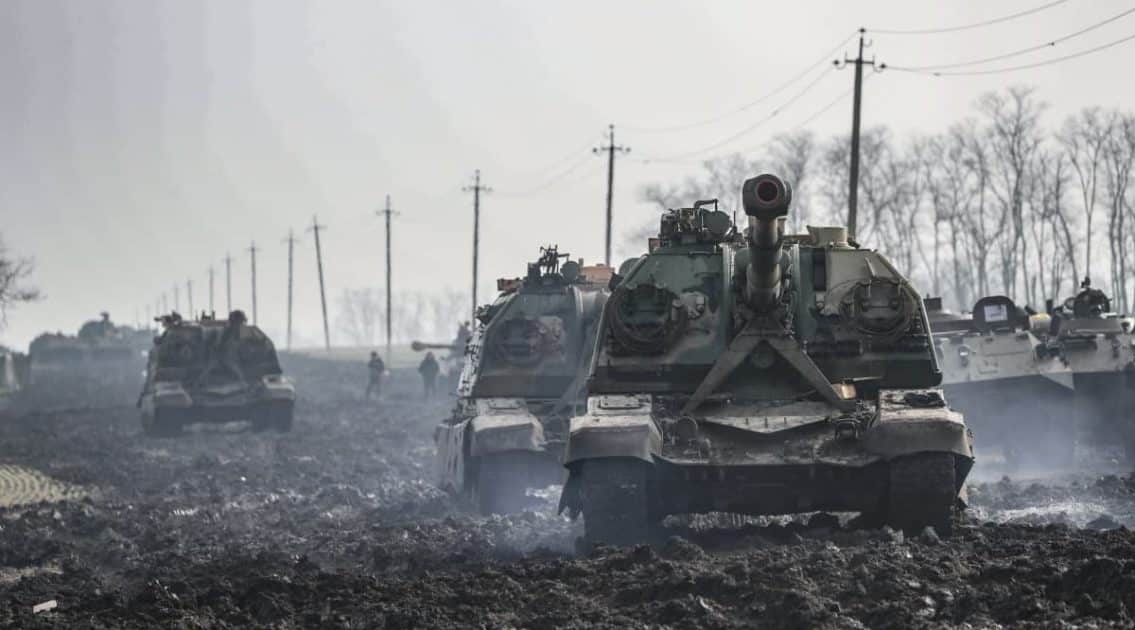 La Russia manda altri carri armati: colpito anche un sito di rifiuti radioattivi a Kiev