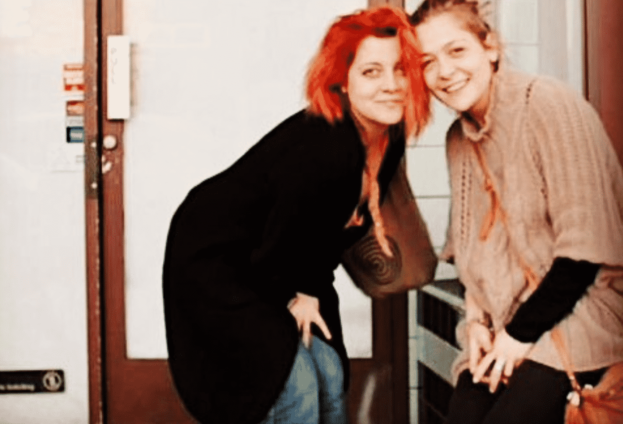 Chi sono i genitori e le sorelle della cantante Noemi, il padre e la sorella lavoravano con lei (manager e agente) poi cosa è successo? Noemi e la sorella Arianna