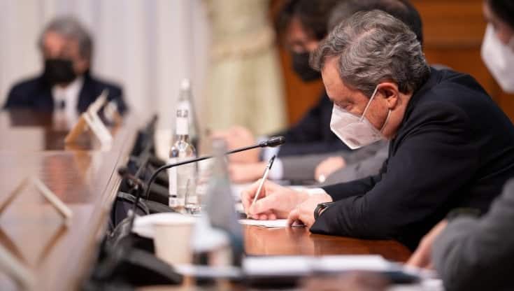 Stato di emergenza illegittimo, arriva la sentenza: “Sono incostituzionali” Stato di emergenza illegittimo. Le norme anticovid del Governo Draghi rischiano di essere anticostituzionali