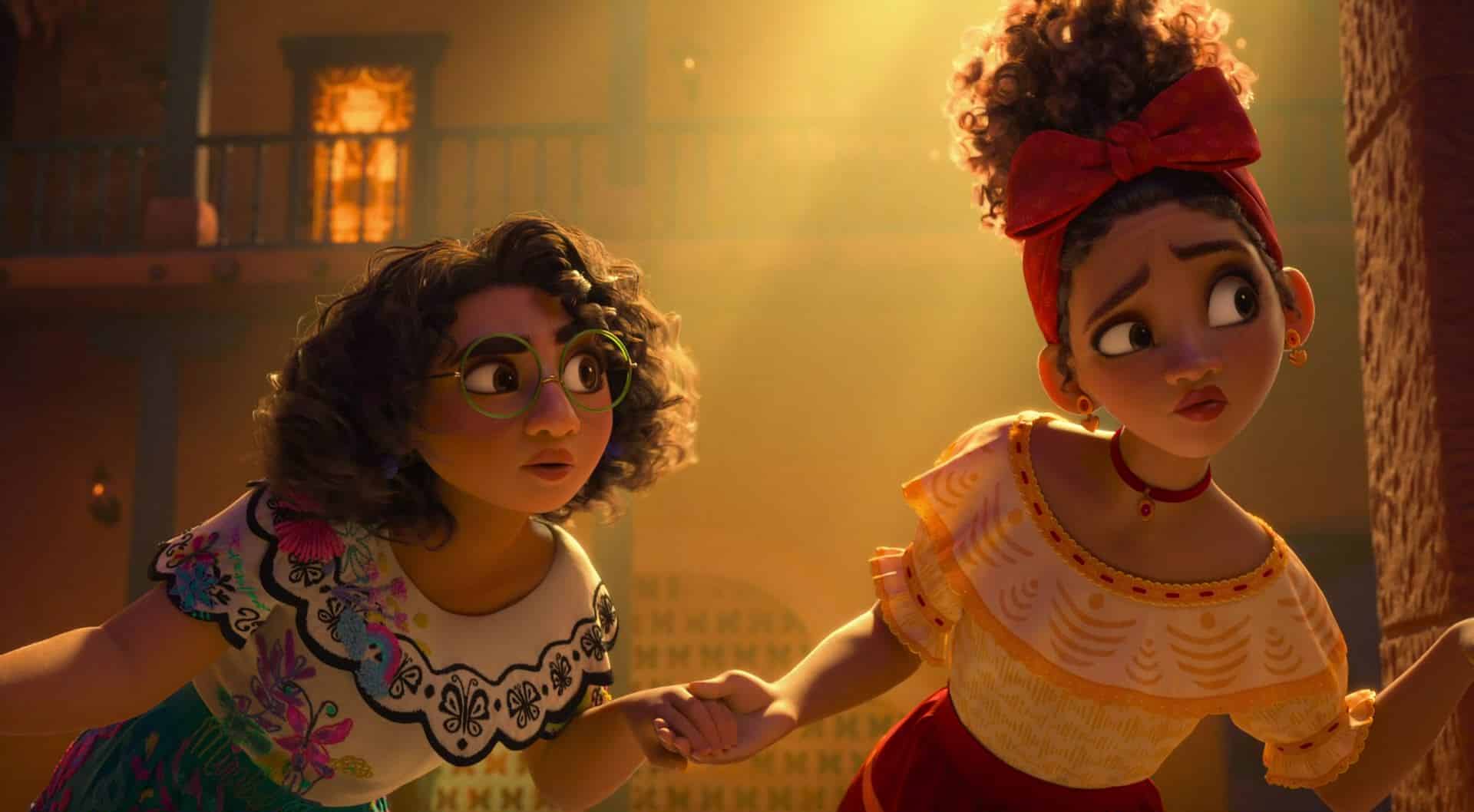 Mirabel e Dolores in una scena di "Encanto" - fonte: animatioscreecaps.com