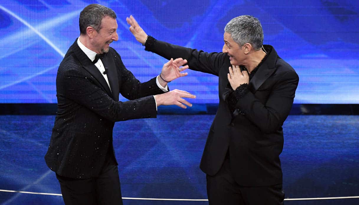 Sanremo, Fiorello irride i no vax con una gag