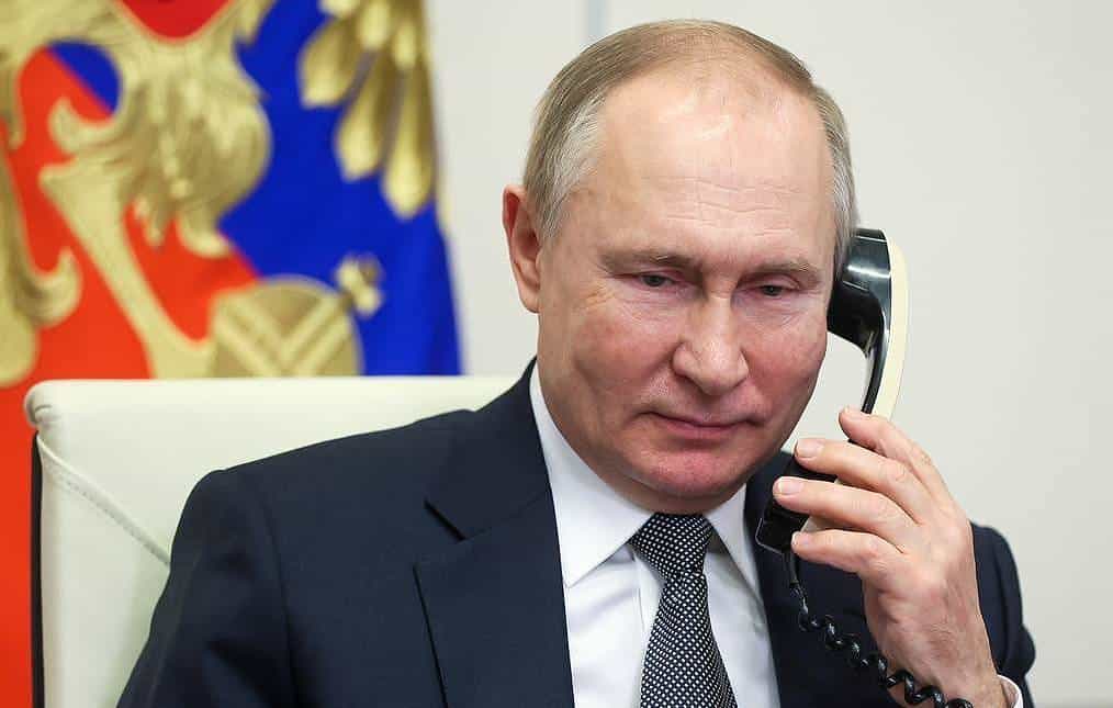 Ucraina, colloquio tra Biden e Putin: “In caso di attacco, la pagherete