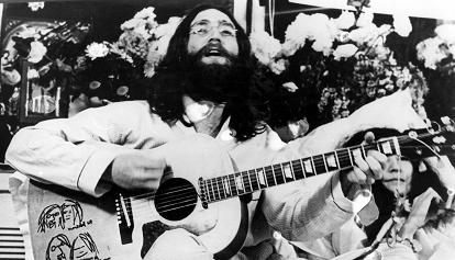 In radio, John Lennon per il messaggio di pace