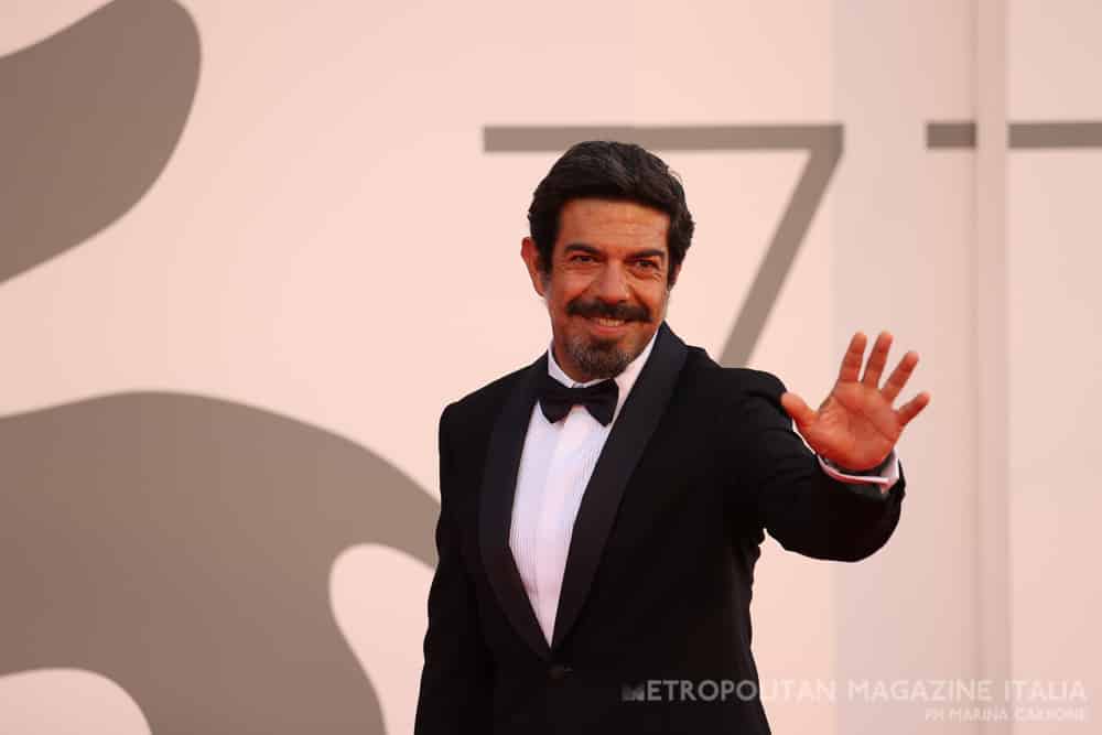 Pierfrancesco Favino, il ricordo del padre: “Ho scoperto sul set che non c’era più” Pierfrancesco Favino il ricordo del padre - Photo Credits © Marina Carbone