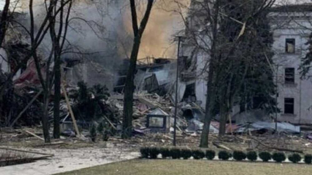 Ucraina, Mariupol: 1300 sopravvissuti nel teatro bombardato