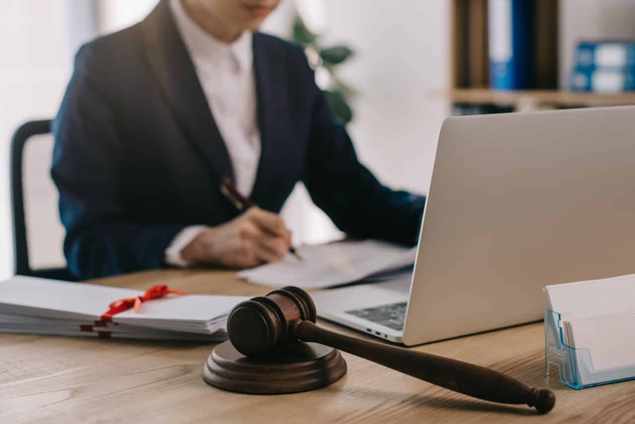 Cercare un avvocato per imprese: i consigli utili