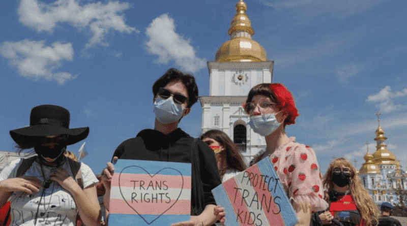 Centinaia di donne transgender in fuga dall’Ucraina e respinte al confine