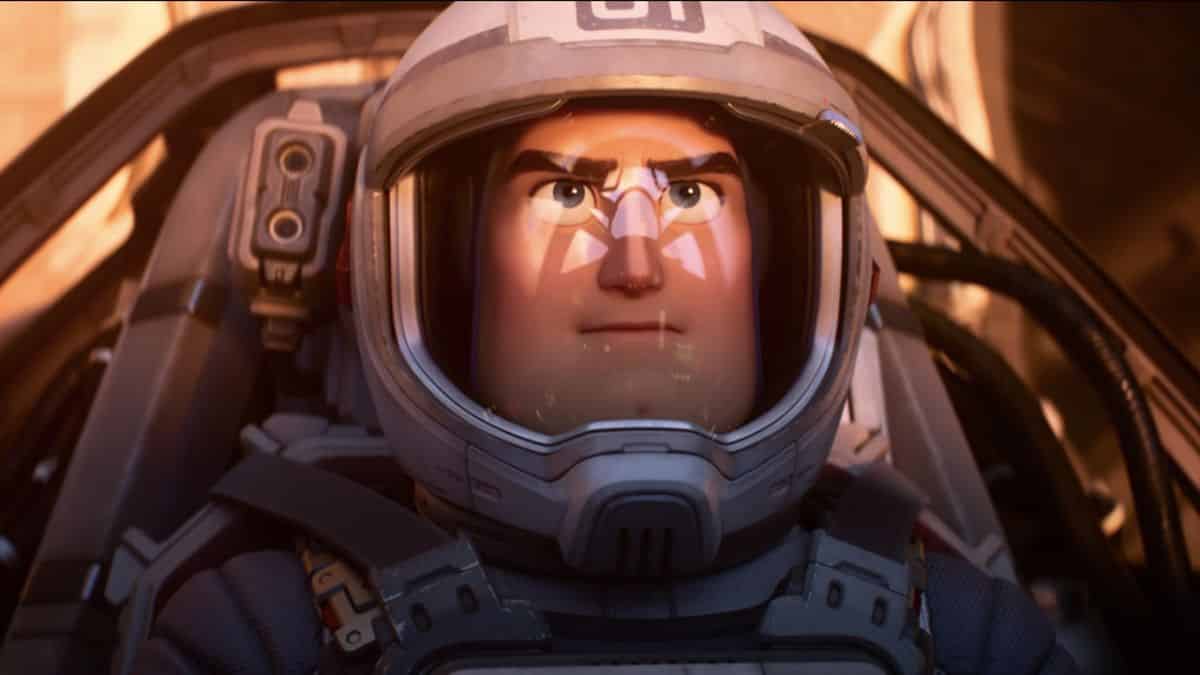 Disney, polemiche per il bacio gay in “Lightyear”