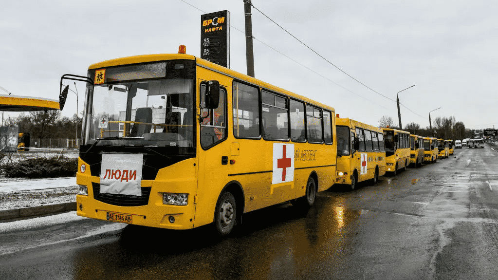 Ucraina: i russi sequestrano un convoglio umanitario di 11 autobus