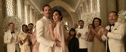 Armie Hammer, Gal Gadot e Kenneth Branagh spiccano tra gli altri membri del cast, in una scena corale di "Assassinio sul Nilo" - web