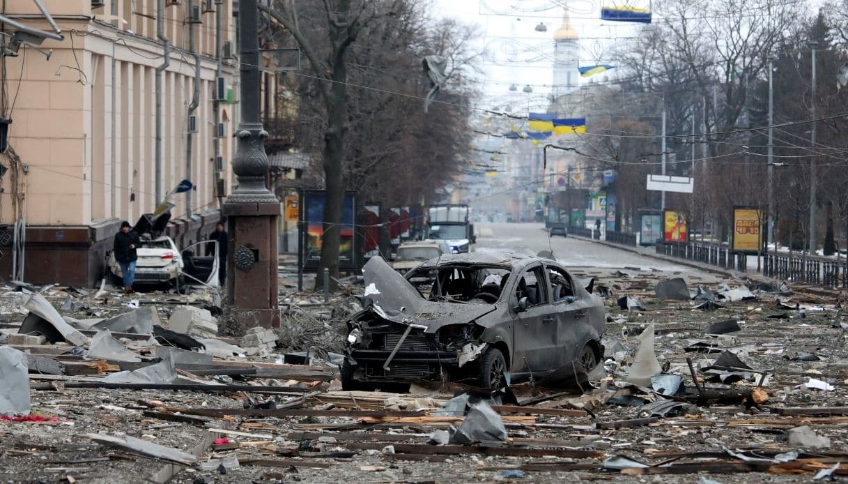 Guerra in Ucraina, bombarda una moschea di Mariupol: “Ospitava 80 civili”