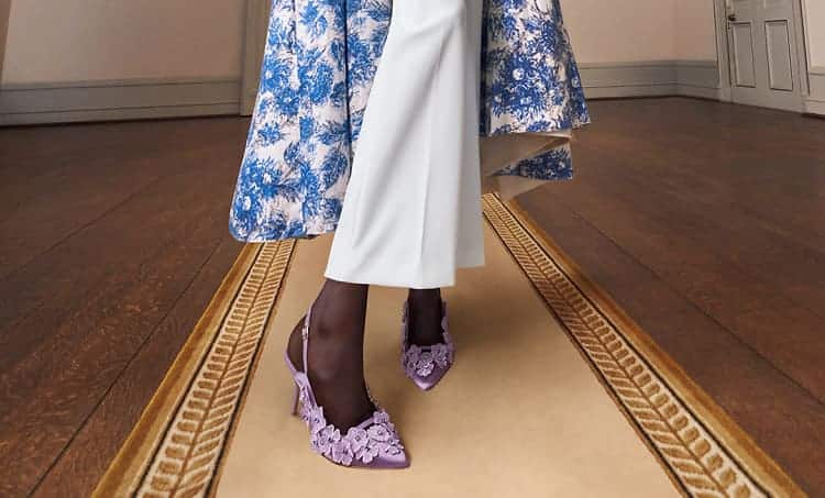 Malone Souliers lancia una linea di scarpe dedicata a Bridgerton Malone Souliers - Photo Credits guestofaguest.com
