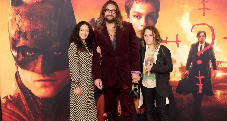 Jason Momoa: con i figli alla première di Batman per sostenere Zoë Kravitz