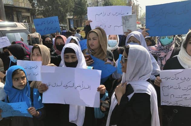 Kabul: le donne chiedono “Pane, lavoro e libertà”