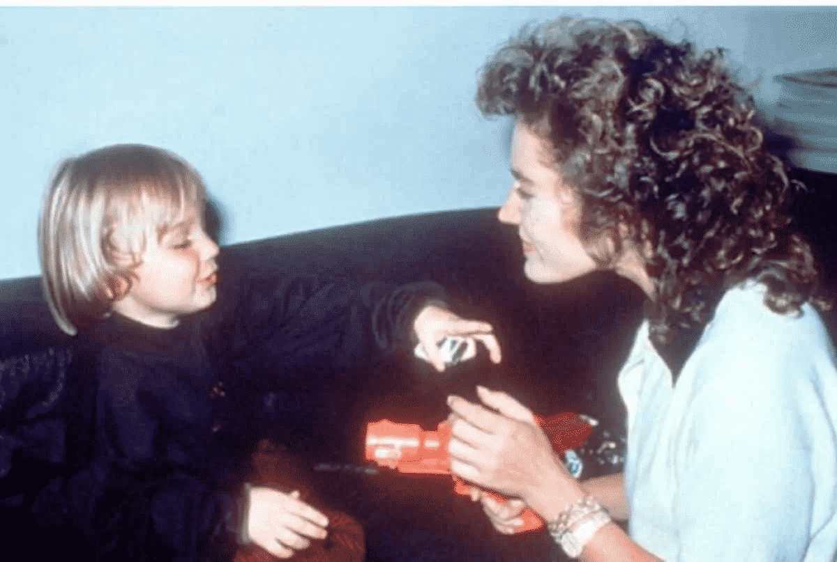 Il dramma di Lory Del Santo e dell’ex compagno Eric Clapton: “Nostro figlio Conor è caduto dal grattacielo”