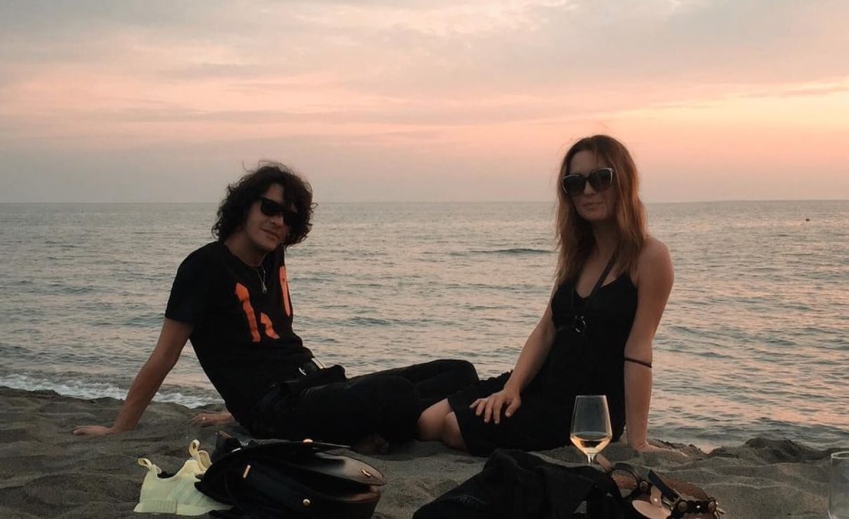 Carolina Crescentini e l’inizio della storia d’amore per il marito Motta: “Ci ha messo un mese a chiamarmi” Carolina Crescentini ed il marito Motta